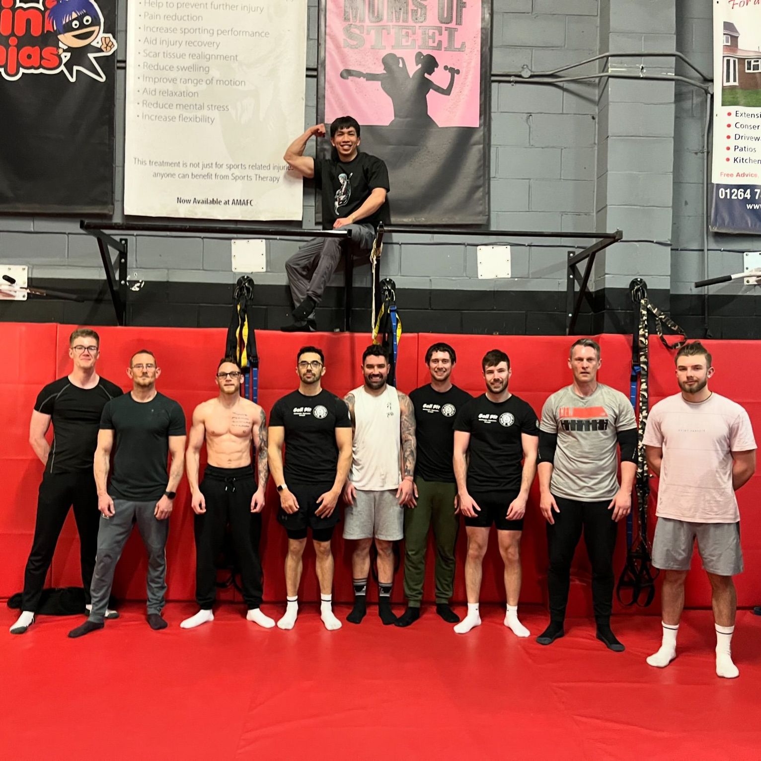 A full calisthenics class at CaliFit